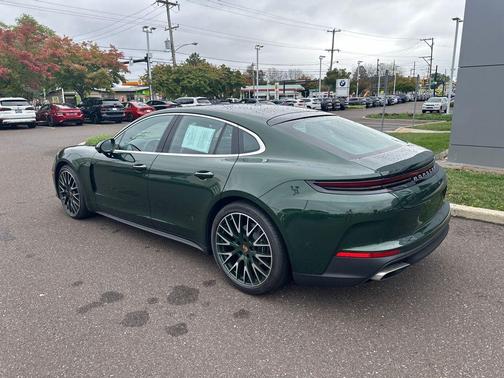2025 Porsche Panamera 4