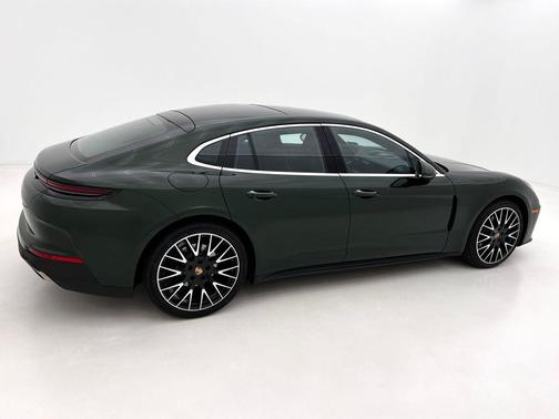 2025 Porsche Panamera 4