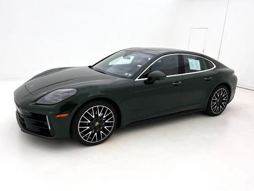 2025 Porsche Panamera 4