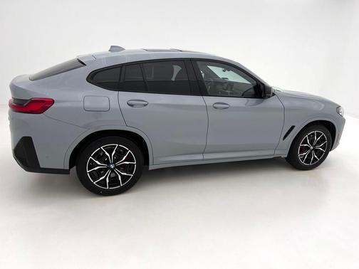 2025 BMW X4 M40i