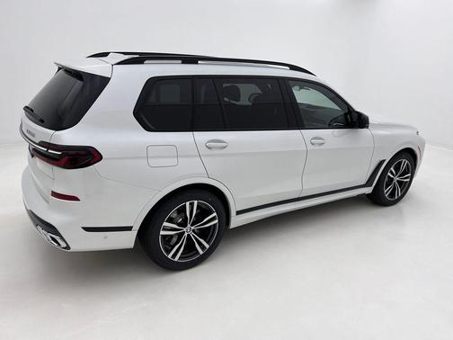 2026 BMW X7 M60i