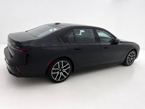 2025 BMW 740 i xDrive