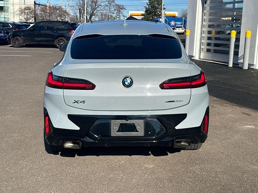 2023 BMW X4 xDrive30i