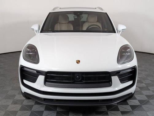 2025 Porsche Macan AWD