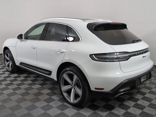2025 Porsche Macan AWD