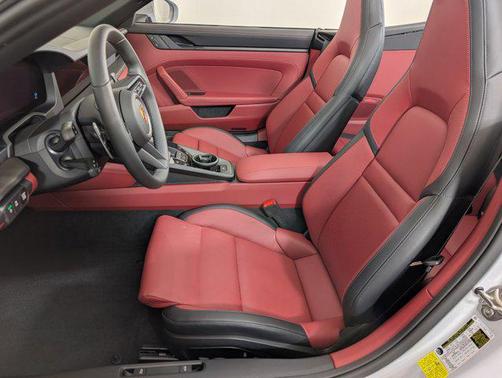 2025 Porsche 911 Carrera