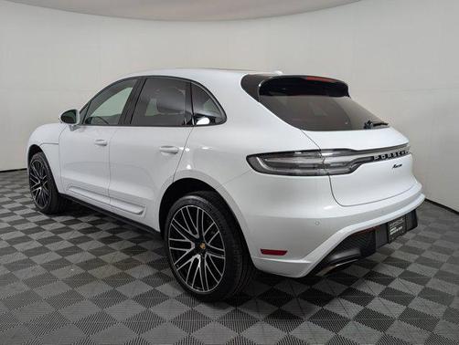 2025 Porsche Macan AWD