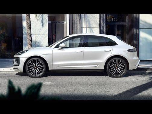 2025 Porsche Macan Base