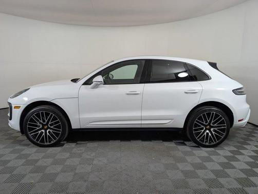 2025 Porsche Macan AWD