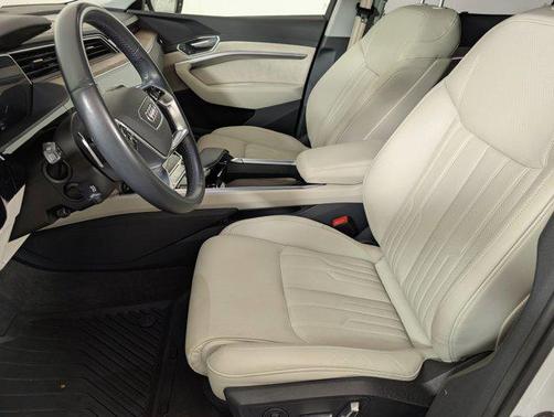 2019 Audi e-tron Premium Plus