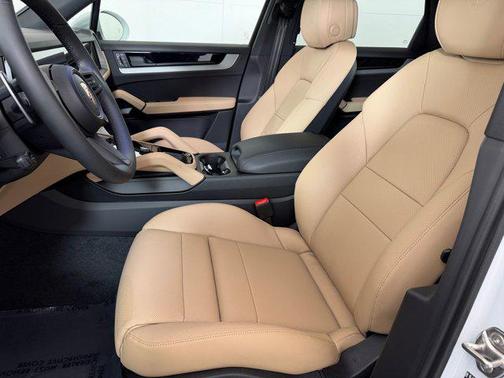 Carrara White Metallic 2026 Porsche Cayenne Cayenne