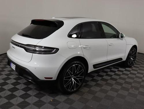 2025 Porsche Macan Base