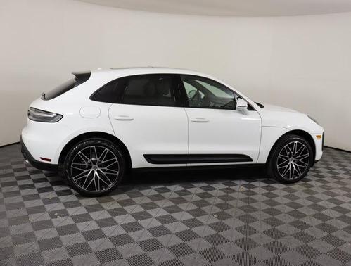 2025 Porsche Macan Base