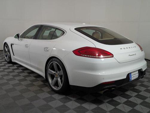 2016 Porsche Panamera 4