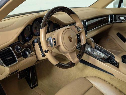 2016 Porsche Panamera 4