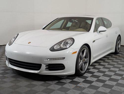 2016 Porsche Panamera 4