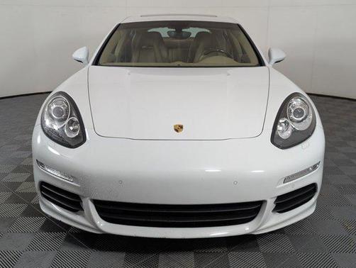 2016 Porsche Panamera 4