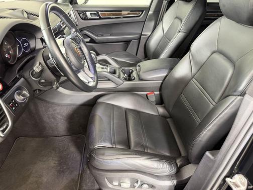 Black 2019 Porsche Cayenne Cayenne