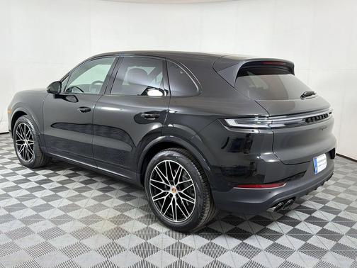 Chromite Black Metallic 2026 Porsche Cayenne Cayenne