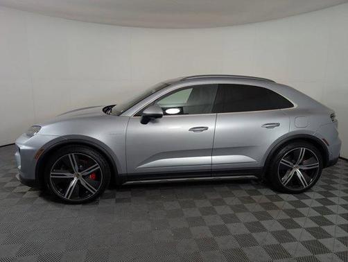 2025 Porsche Macan 4S