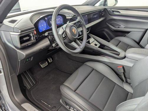 2025 Porsche Macan 4S