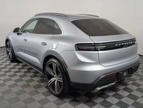 2025 Porsche Macan 4S