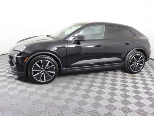 2025 Porsche Macan Base