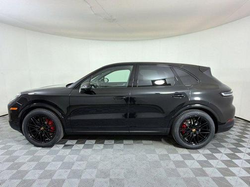 Chromite Black Metallic 2026 Porsche Cayenne S