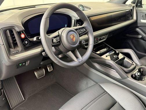 Chromite Black Metallic 2026 Porsche Cayenne S