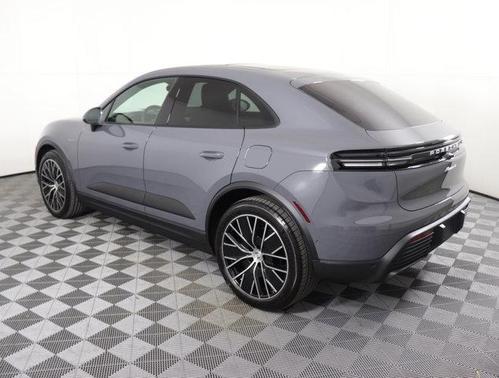 2025 Porsche Macan Base