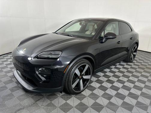 2025 Porsche Macan Base