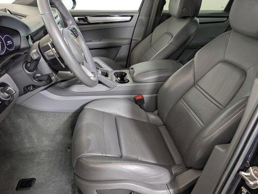 2023 Porsche Cayenne Platinum Edition