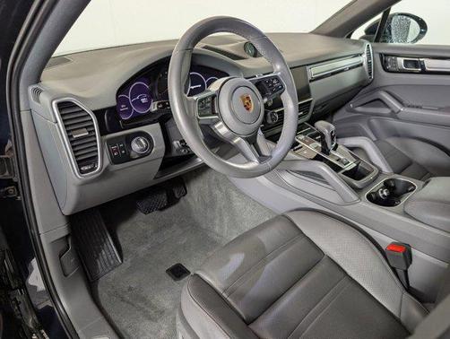 2023 Porsche Cayenne Platinum Edition