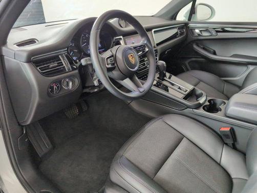 2022 Porsche Macan Base