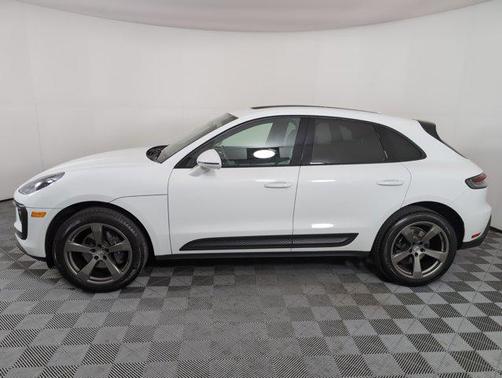 2022 Porsche Macan Base
