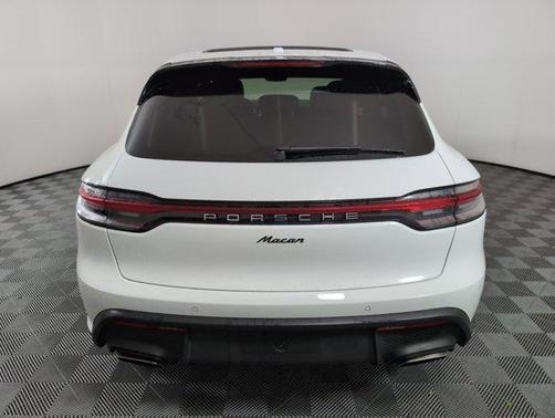 2022 Porsche Macan Base