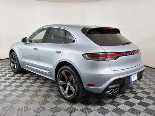 Dolomite Silver Metallic 2026 Porsche Macan Macan