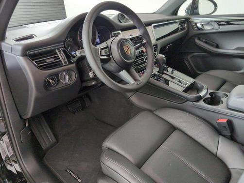 2025 Porsche Macan AWD