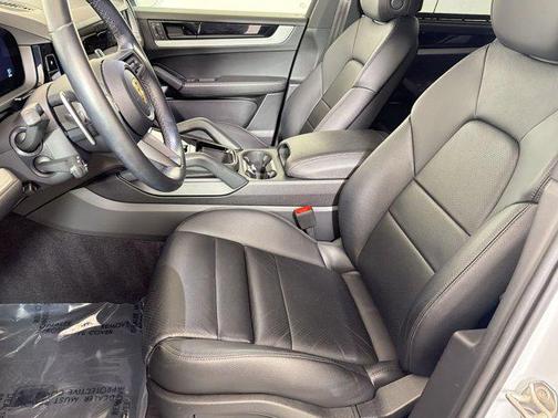 White 2024 Porsche Cayenne Cayenne