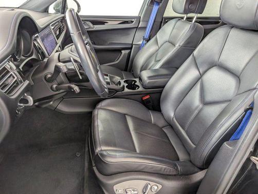 2023 Porsche Macan T