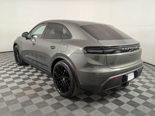 2026 Porsche Macan 4