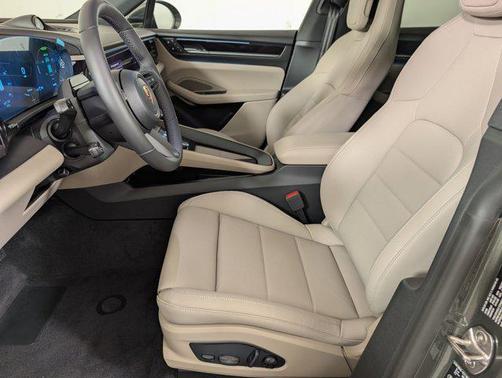 2026 Porsche Macan 4