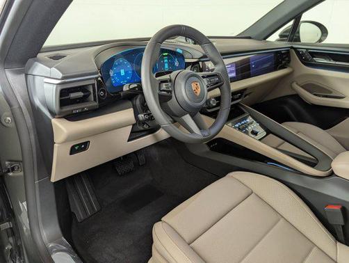 2026 Porsche Macan 4