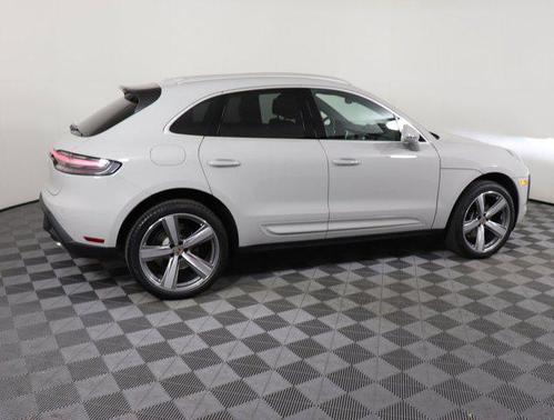 2025 Porsche Macan AWD