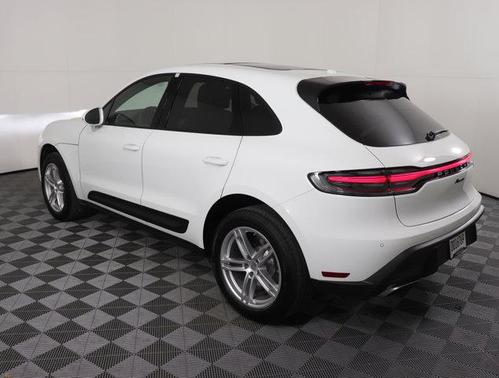 2025 Porsche Macan Base
