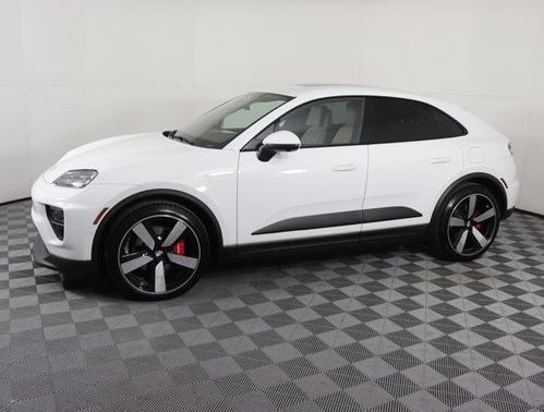 2025 Porsche Macan Base