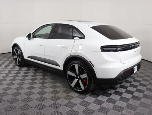 2025 Porsche Macan Base
