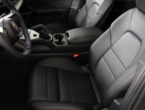 2025 Porsche Cayenne AWD