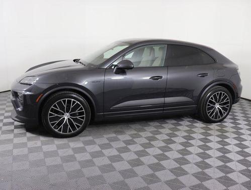 2025 Porsche Macan Base