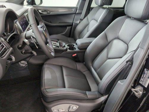 2025 Porsche Macan AWD